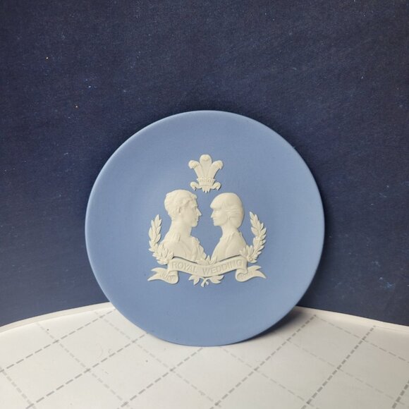 July 1981 Wedgwood Jasperware Royal Wedding Charles and Diana Souvenir Plate 4" - Picture 5 of 6